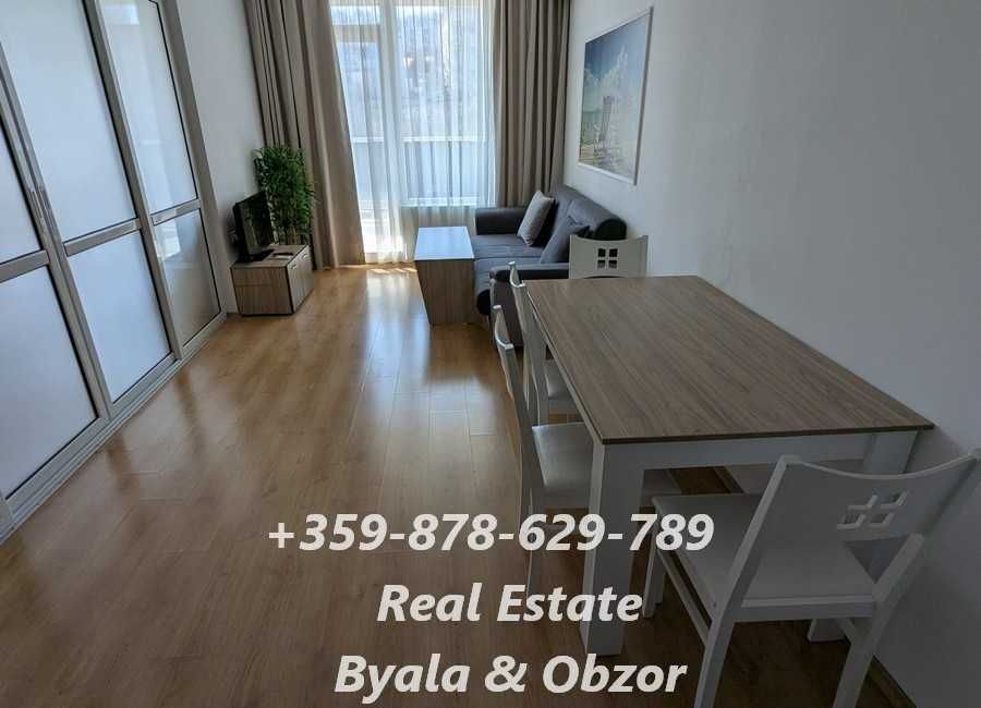 Двустаен апартамент с гледка към града на първа линия в гр.Бяла