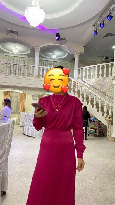 Розовое вечернее платье