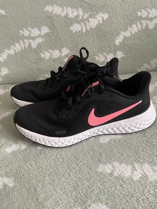 Nike Revolution