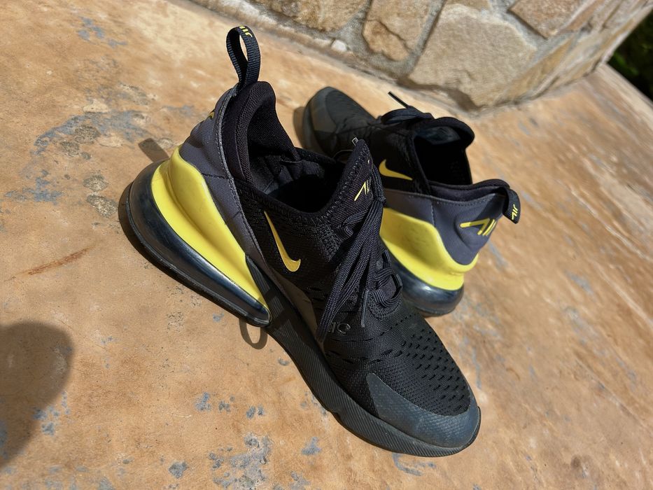 Nike Air Max 270.