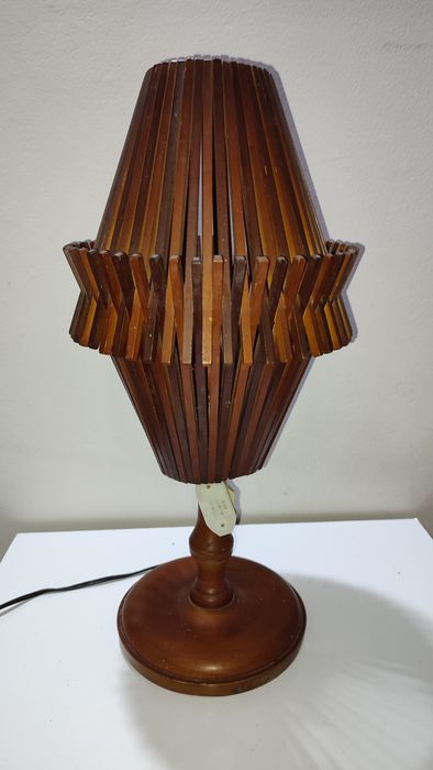 Veioza veche  din lemn