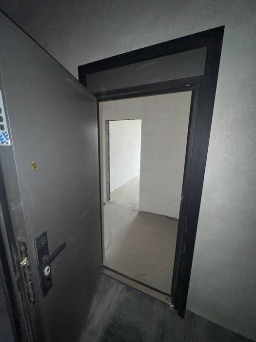 Урганч шахрида Ал-Хоразмий ситида 7-қаватда 2 хонали уй сотилади.