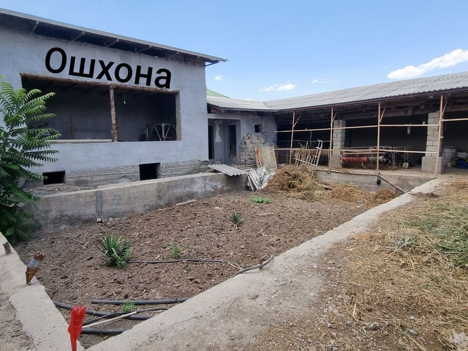 Ховли сотилади..