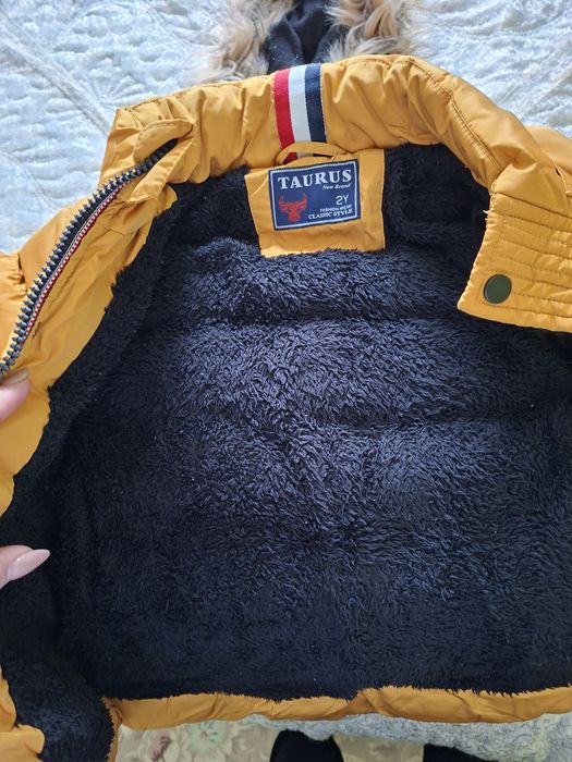 Продавам запазени якенца 10 евро