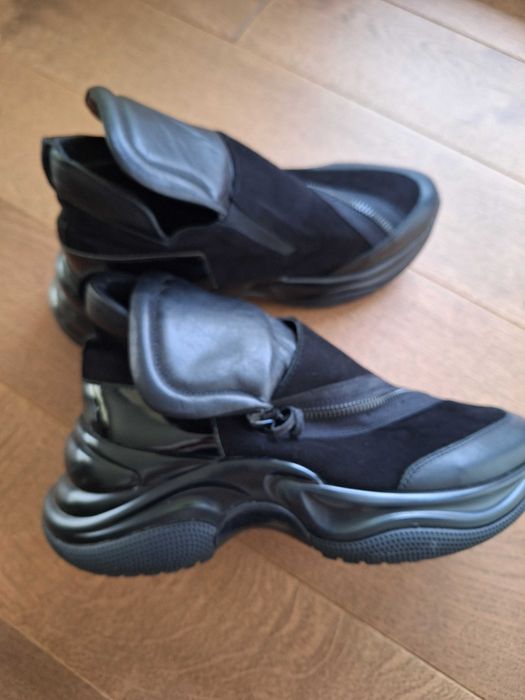 Черни кожени обувки