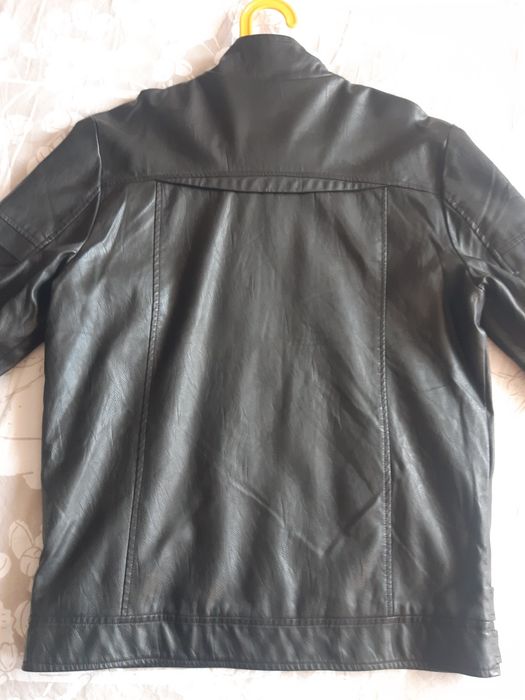 Продавам кожено яке