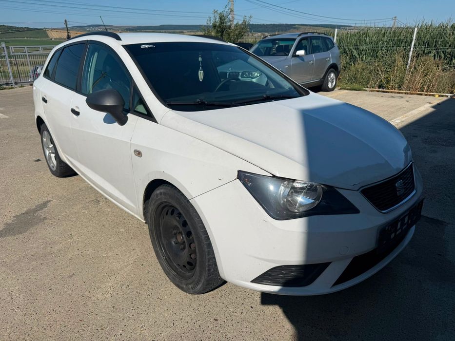 Dezmembrez Seat ibiza facelift 2013 hatchback alba 1.2 tdi CFWA volan stanga