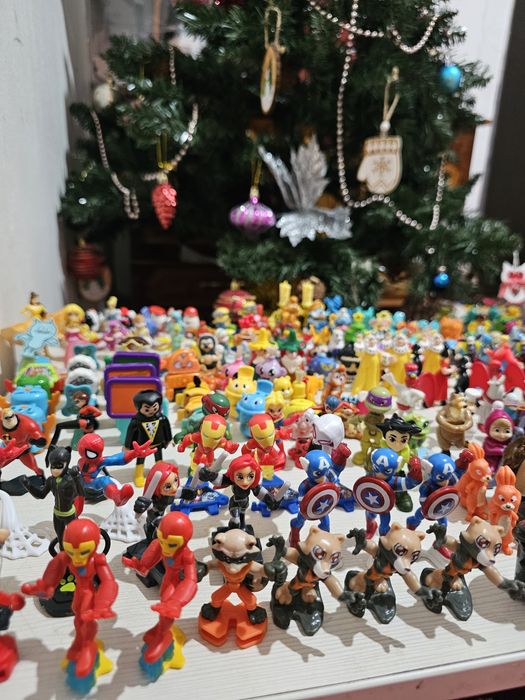 Продам киндер игрушки