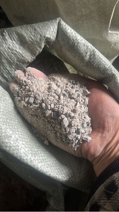 Песок клинец щебень в мешках