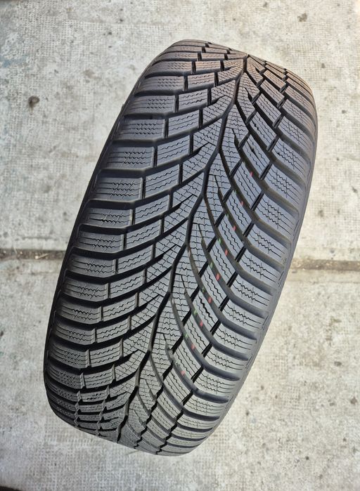 O bucată 225/50 R17 M+S iarnă - una Continental