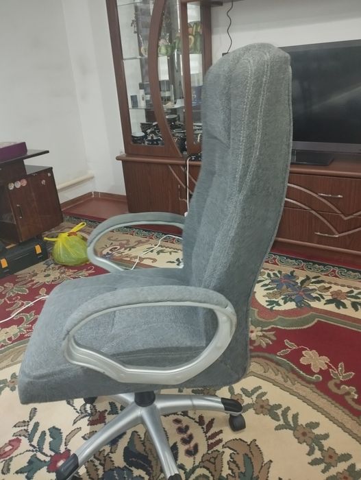 Продам кресло офисное