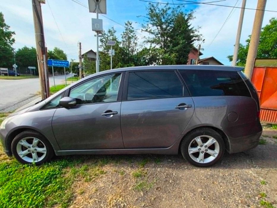 автомобил Mitsubishi Grandis