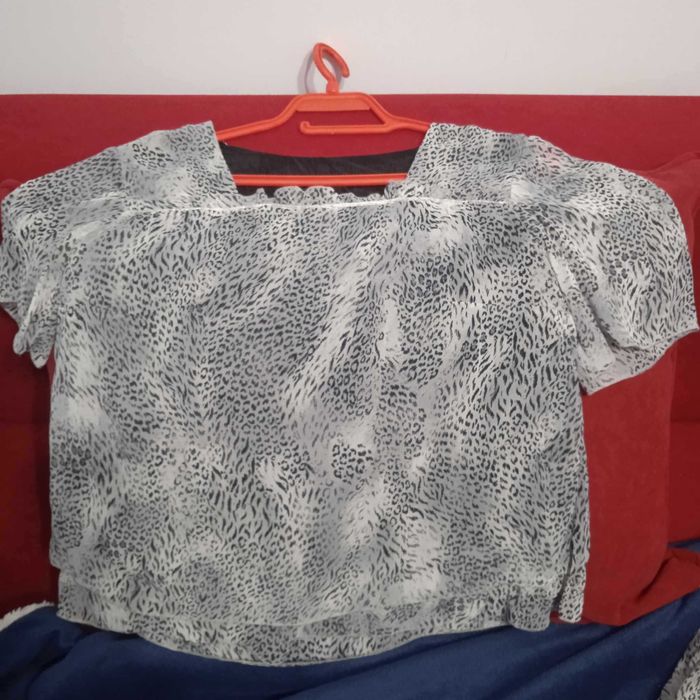 Дамски елегантен костюм - пола и блуза S/М размер