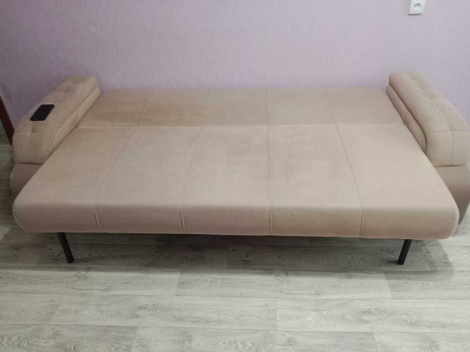 Продам Диван в отличном состояний !