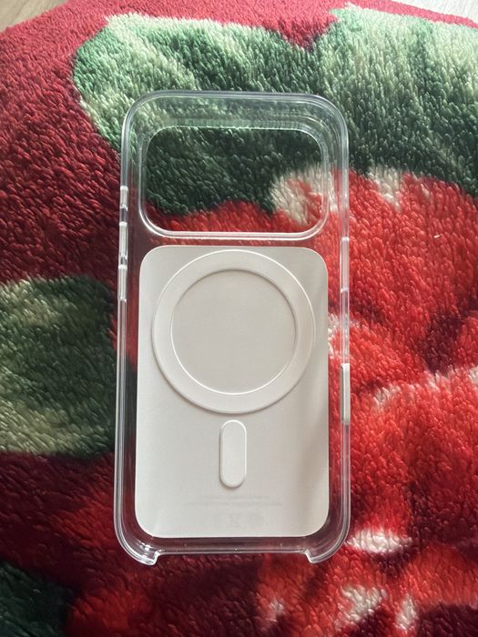 Продам чехол айфон 17 про оригинал