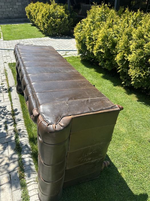 Диван кожаный 4 штуки