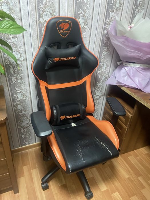 Продам компьютерный сто, стул, тумбу с зеркалом.