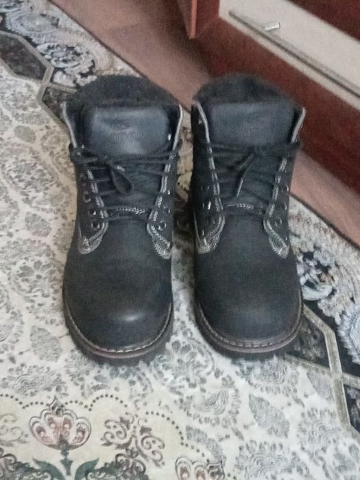 Продам зимние ботинки