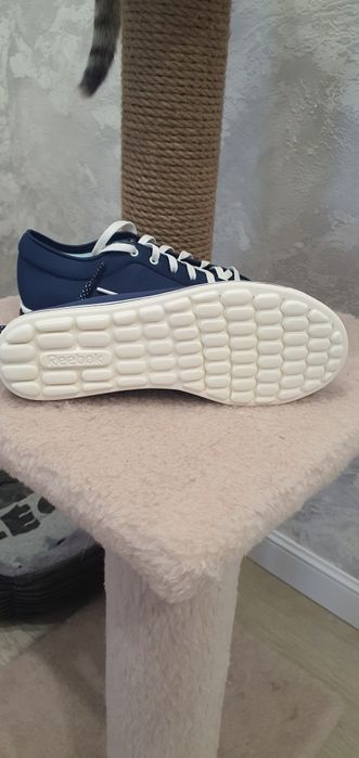 Продам кроссовки REEBOK