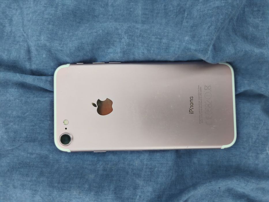 Vând iPhone 7 defect