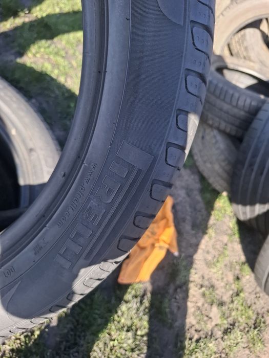 Vand 2 anvelope 235 50 19 pireli de vara bune