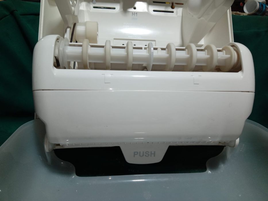 диспенсер бумажный полотенце