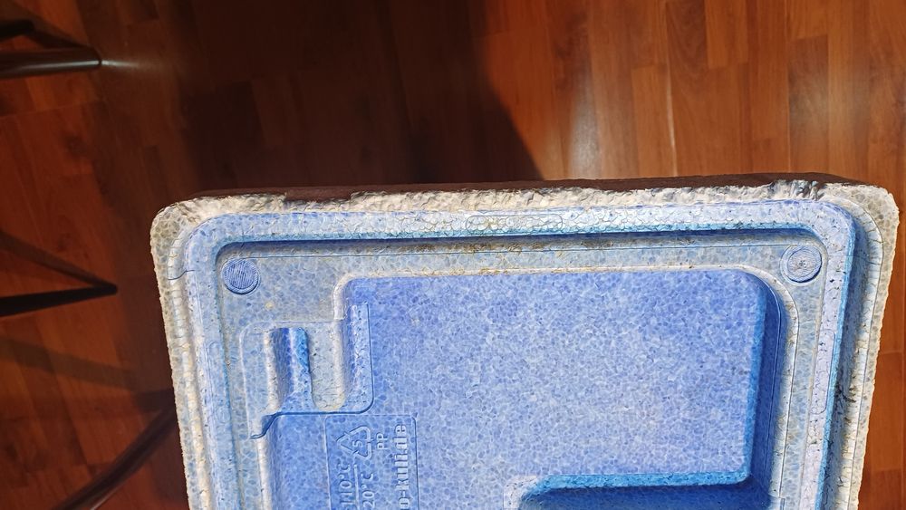 Vând cutie termoizolanta  polistiren .