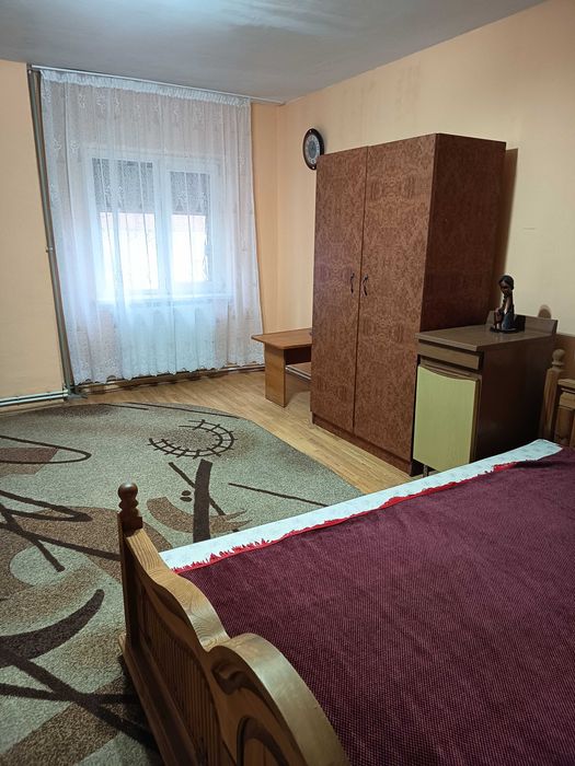 Garsoniera decomandata G.Enescu p/4 40 mp,1250 lei.