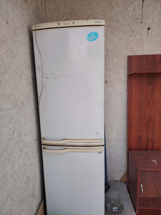 Продам холодильник б/у. Состояние среднее