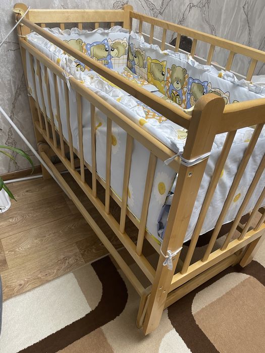 Продам срочно детскую кроватку