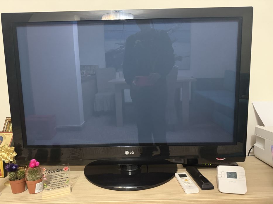 Televizor LG 42’’ (105 cm) - NU SMART