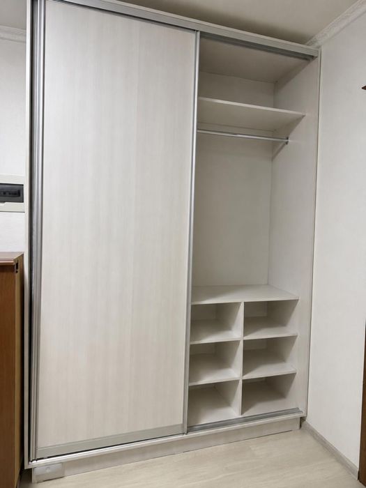 Продам шкаф - купе с зеркалом, 2.6 *1.8