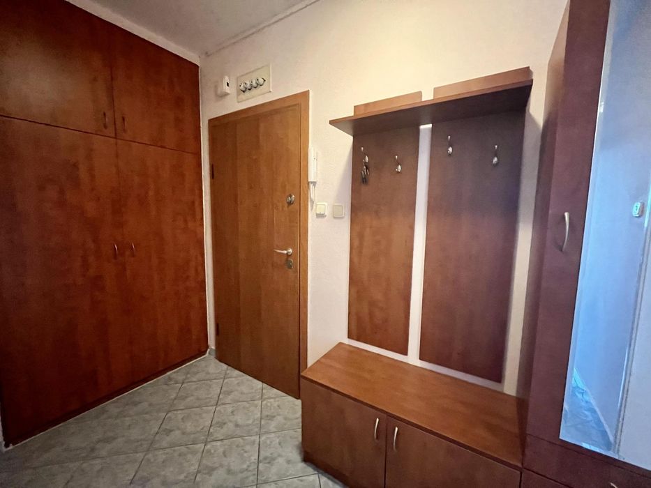 Едностаен апартамент в ж.к. Младост 3 .