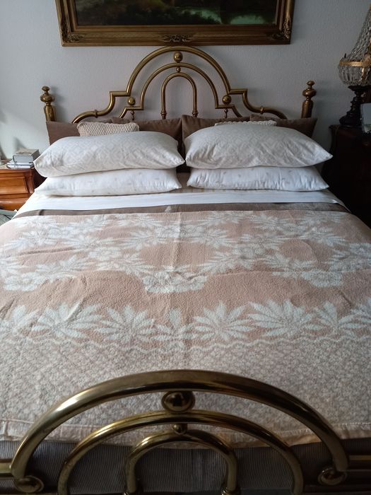 Pătură matrimoniala din lână.