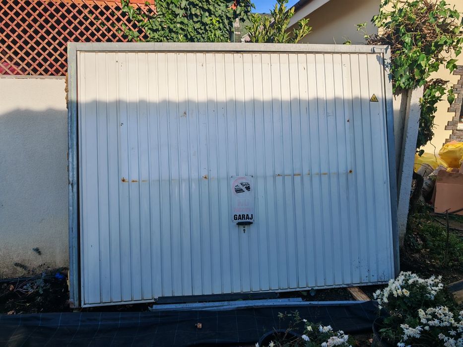 Poarta garaj automat