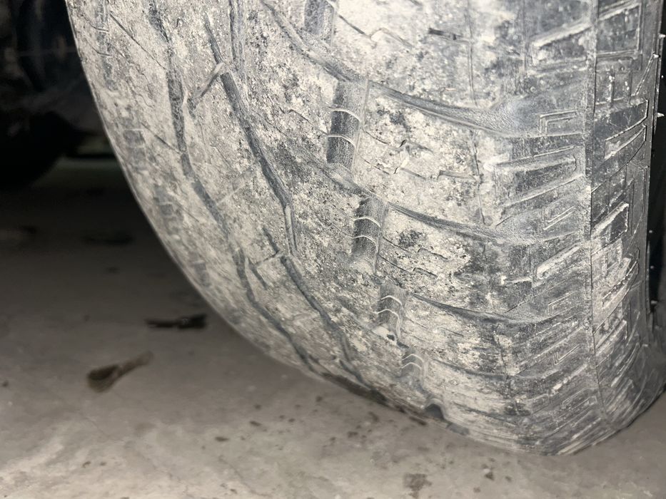 Продам шины на внедорожник R17