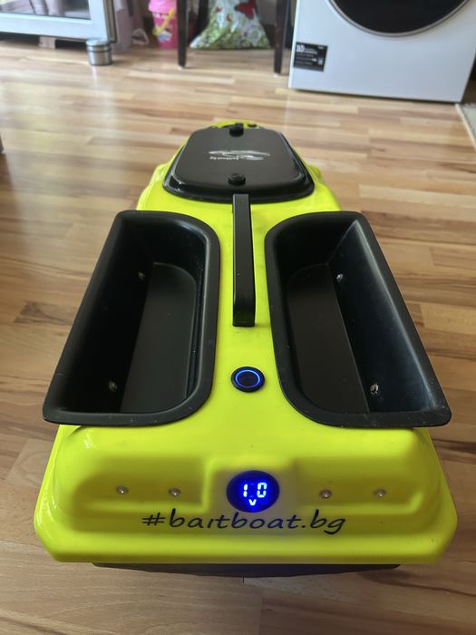 Лодка за захранка със gps и автопилот