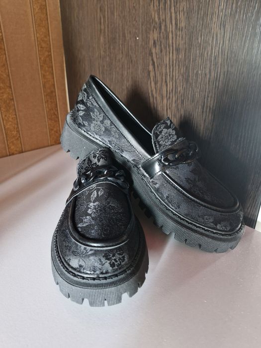 Обувь женская лоферы