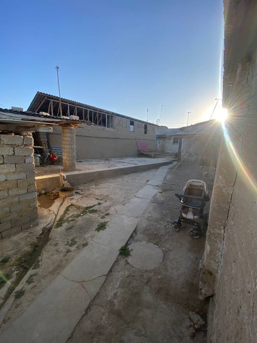 Уе сотилади срочно янгийол шахарга кирад 29000 дол кэлишамиз.