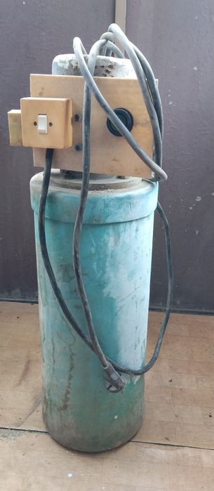 Голям миксер за разбъркване на мляко и др.течности