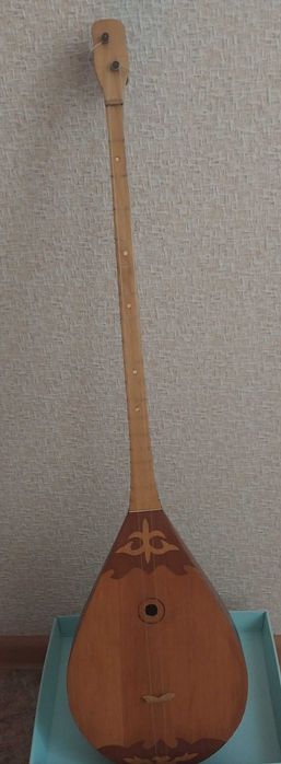 Домбыра, качественная, б/у