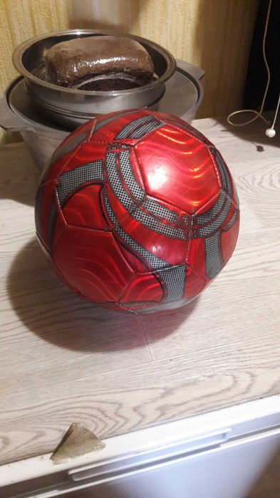 Продам футбольный   мяч.