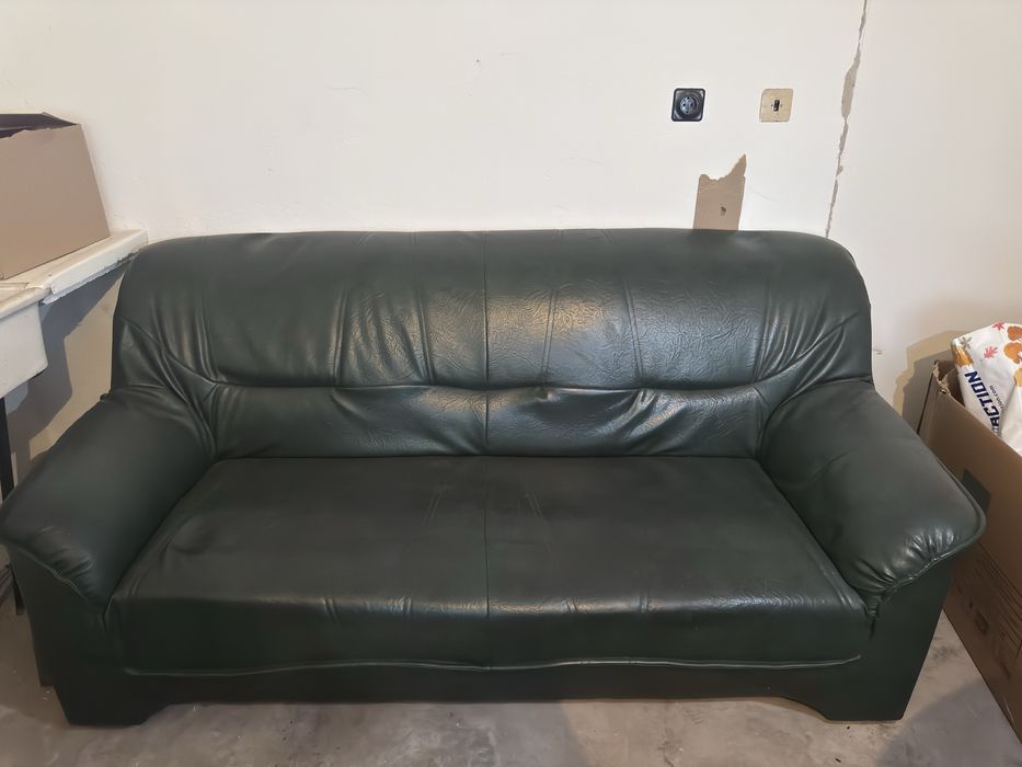 Зелен диван от естествена кожа