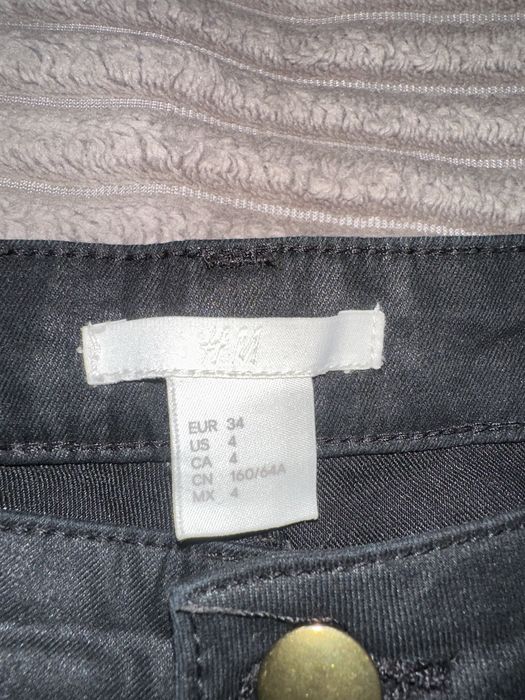 Чёрные брюки с эффектом кожи H&M