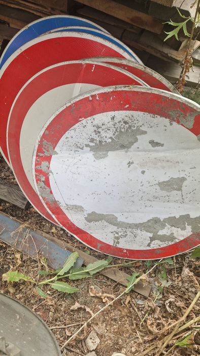 Дорожные знаки разные б/у.