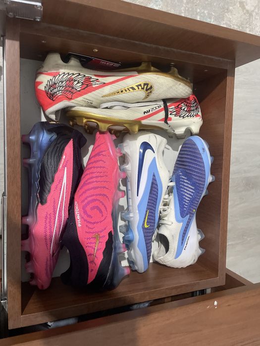 Бутсы со скидкой один новый остальные бу