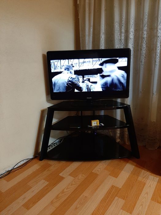 Тумба стеклянная под аппаратуру