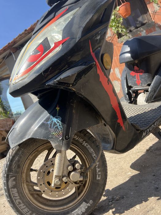 Vand scuter in 4T  de 50 cc