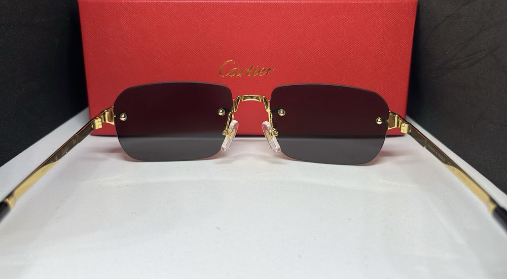 Слънчеви очила Cartier.