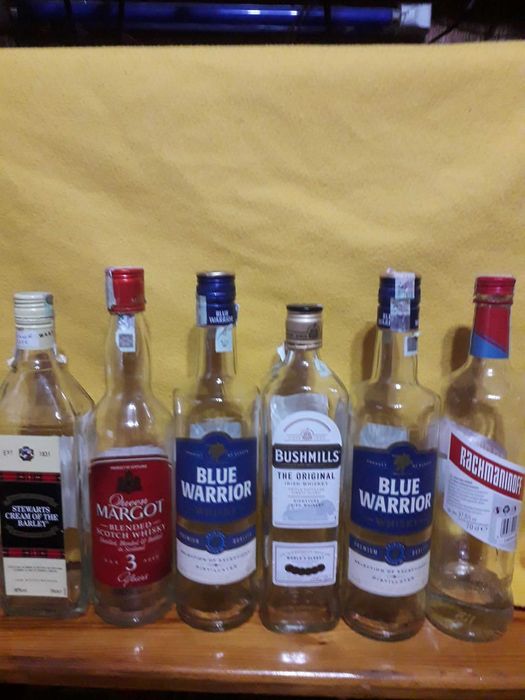 Бутилки от уиски на винт за съхранение на ракия